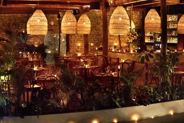 Terraza de Rosanegra Tulum de noche